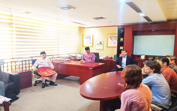 Asisten II Bahas Produksi Sawit Berkelanjutan bersama Kedubes Swiss RI  - Pekanbaruexpress