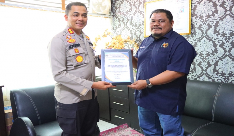 Kapolres Inhu Terima Penghargaan PWI 