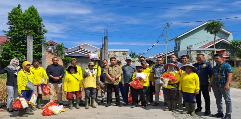 Peduli Petugas Kebersihan Kota, Direktorat Intelkam Polda Riau Berikan Bantuan Sembako 