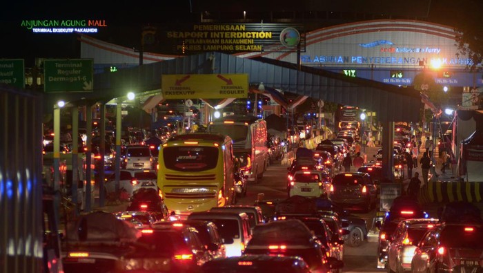 88.758 Orang Menyeberang di Pelabuhan Bakauheni Menuju 