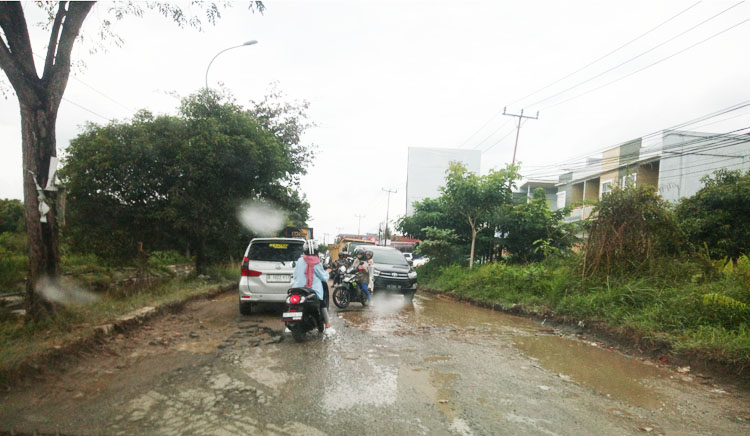 Perbaikan Jalan Parit Indah Gunakan Bankeu Pemprov Riau - Pekanbaruexpress