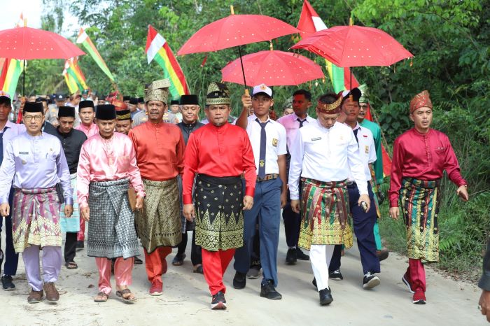 Bupati Pelalawan Pimpin Upacara Peringatan Hardiknas 2023 - Pekanbaruexpress