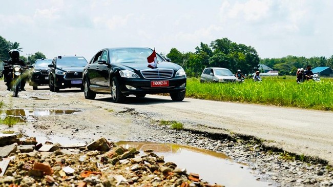 Perbaikan Jalan Rusak di Riau akan Diambil Alih Jokowi - Pekanbaruexpress