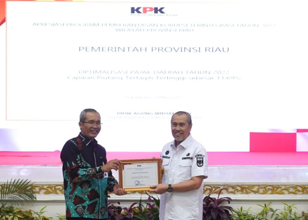 Gubernur Riau Terima 3 Penghargaan dari Komisi Pemberantasan Korupsi - Pekanbaruexpress