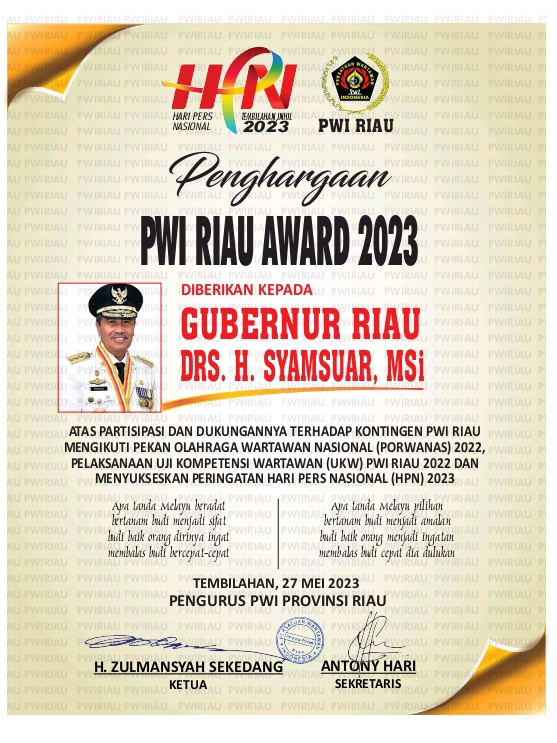 Gubernur Riau Syamsuar dan Perusahaan Mitra Terima PWI Riau Award 2023