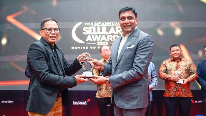 Bawa Indosat Terus Tumbuh Pascamerger, Vikram Sinha Meraih CEO of The Year 2023 - Pekanbaruexpress