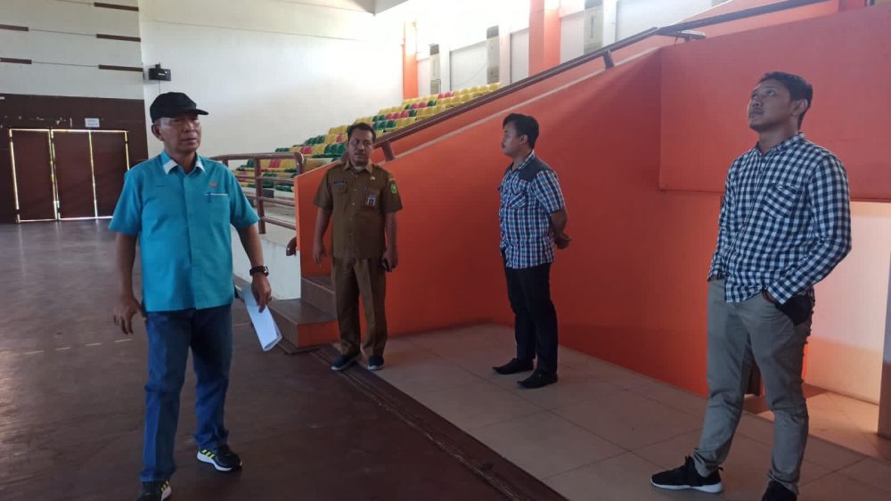 PB Porwil Tinjau GOR Tribuana Pekanbaru . - Pekanbaruexpress