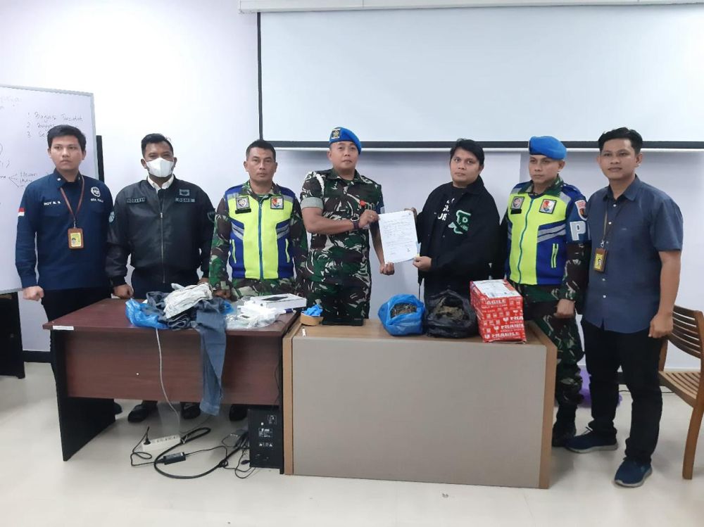 Ganja 1,7 Kg dan Paket Sabu Diamankan Petugas Bandara SSK Pekanbaru - Pekanbaruexpress