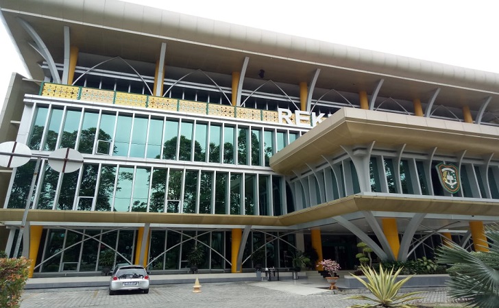 UIR Tempati Posisi Pertama PTS di Riau Versi Edurank - Pekanbaruexpress