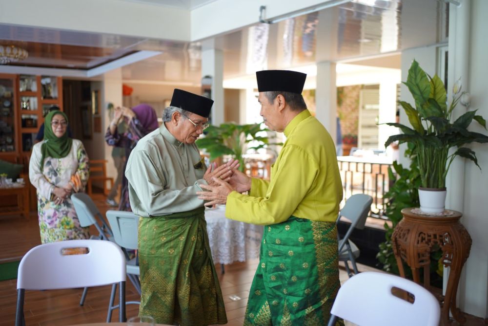   Jelang HUT Riau, Gubri Syamsuar Sambangi Kediaman Mambang Mit