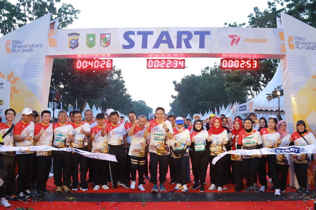 Kapolda Riau Lepas 2.000 Peserta di Lomba Lari Bhayangkara Run 10K