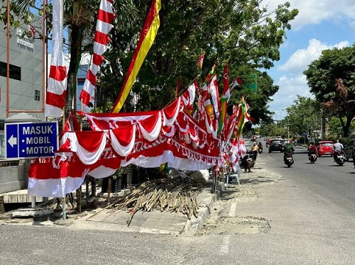 Walikota Minta Pedagang Jangan Berjualan Bendera di Jalan Protokol - Pekanbaruexpress