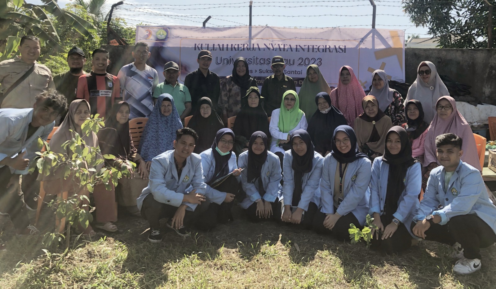 Mahasiswa Kukerta Integrasi UNRI Bangun Sistem Irigasi di Beringin Indah Sidomulyo Timur 