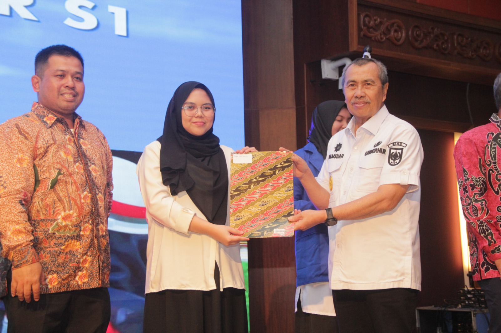 Regitha Nur Azizah, Langganan Juara Non Akademik Raih Beasiswa Prestasi PHR - Pekanbaruexpress