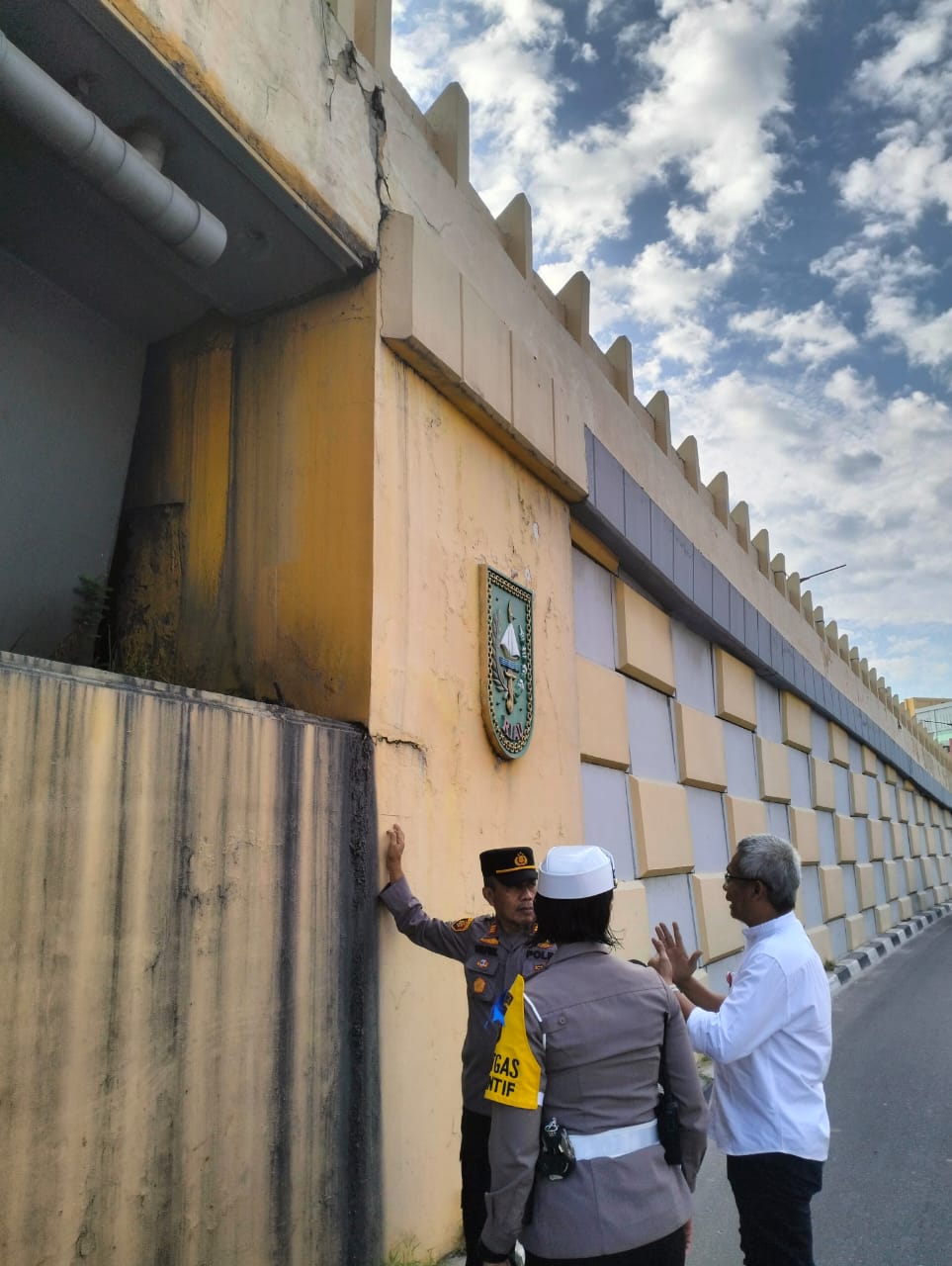 Hanya Retak pada Plesteran, Sekdaprov Riau Klaim Fly Over Aman Dilalui