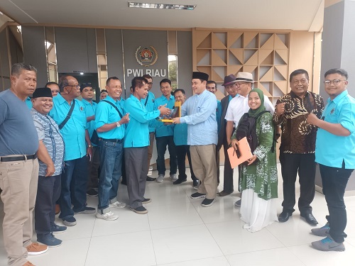 Silaturahmi ke Riau, Ketua PWI Tanah Datar Doakan Zulmansyah Terpilih Sebagai Ketua Umum PWI Pusat - Pekanbaruexpress