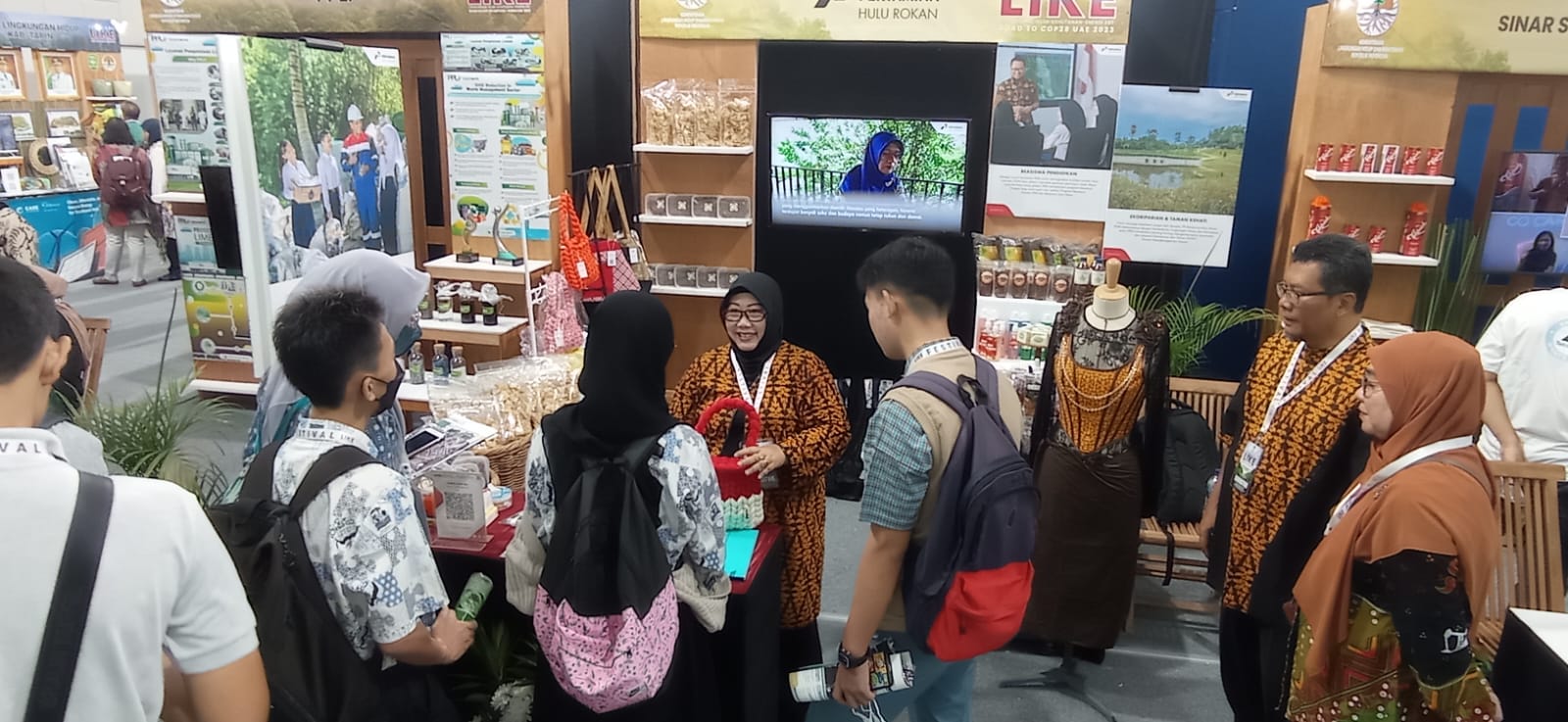 Festival Like, Bank Sampah Binaan PHR Disambut Antusias Pengunjung  - Pekanbaruexpress