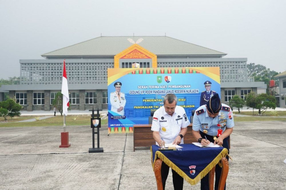 Gubri Serah Terimakan Gedung VIP Room Pandawa ke TNI AU Lanud Roesmin Nurjadin