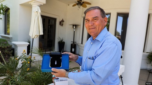 Pencipta Star Trek, Gene Roddenberry, Dimakamkan di Luar Angkasa