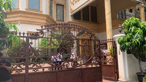 Firli Bahuri Saksikan Polisi Penggeledahan Kediamannya