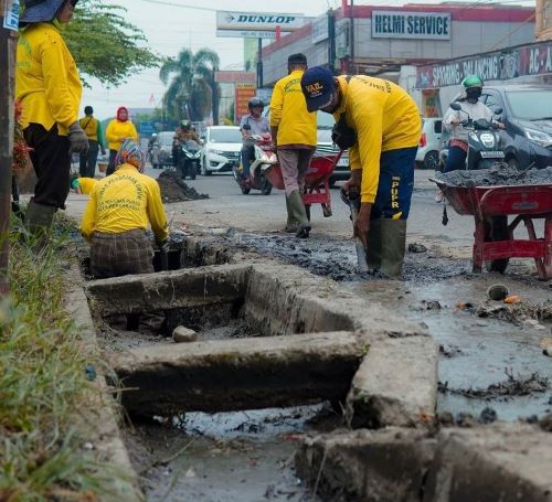 PUPR Pekanbaru Fokus Keruk Sedimen Sebabkan Banjir