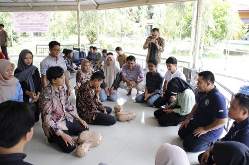 KREKI Riau Taja Pelatihan Bantuan Hidup Dasar ke Mahasiswa Administrasi Publik FISIP Unri