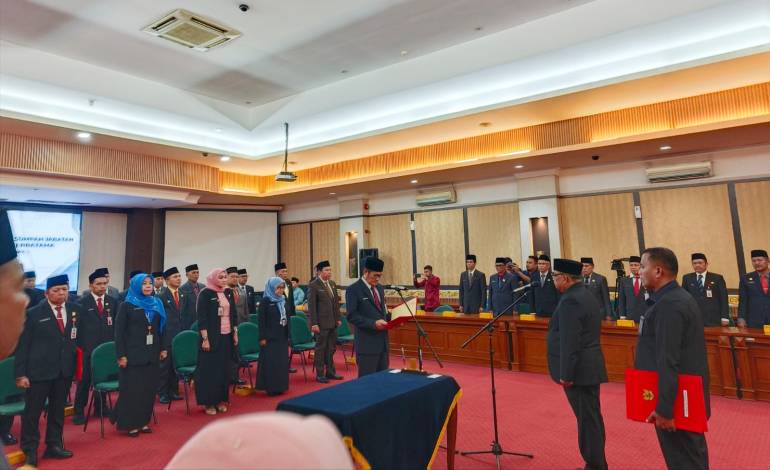 Hasil Evaluasi,Gubernur Riau Lantik dan Kukuhkan 45 Pejabat  Eselon II
