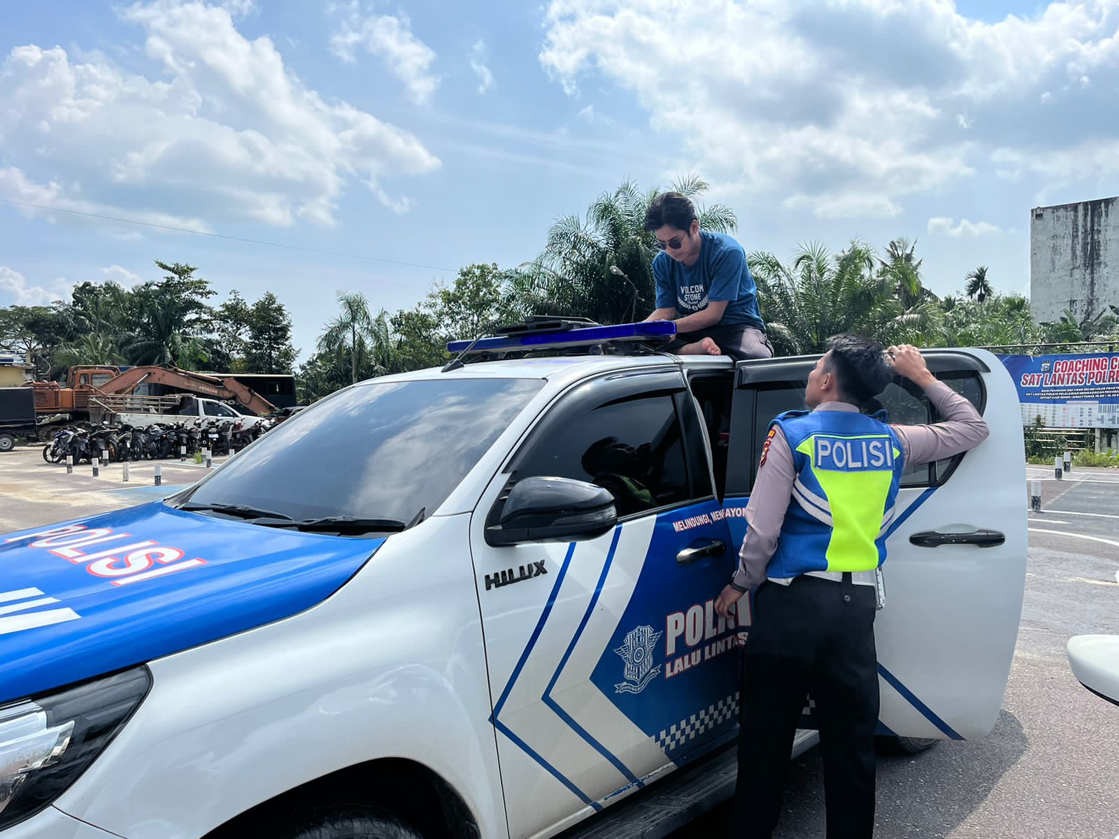 Satlantas Polres Pelalawan Lakukan Sosialisasi dan Pemasangan Kaca Film 20 Persen 