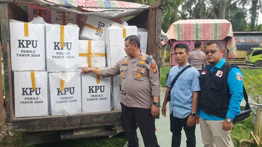 Polsek Siak Hulu Lakukan Pengamanan Distribusi Logistik 1.385 Kotak Suara Pemilu 