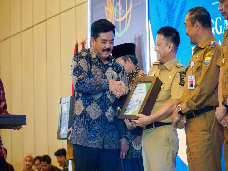 Pj Bupati Kampar Hambali Terima Materi Teknis RDTR dari Menteri ATR/BPN RI