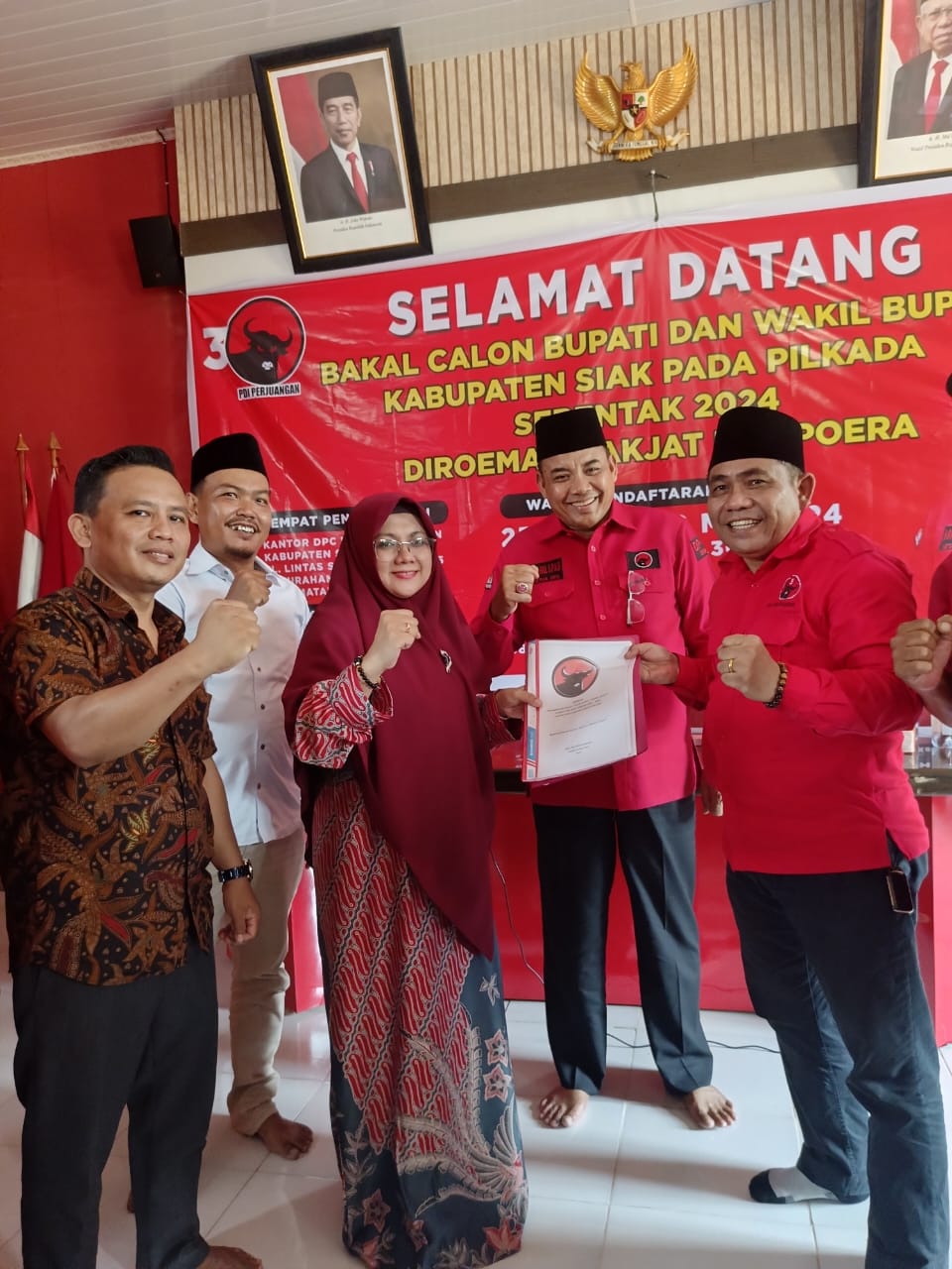 Afni Resmi  Mendaftar sebagai Calon Bupati Siak ke PDIP, Senin ke PKB