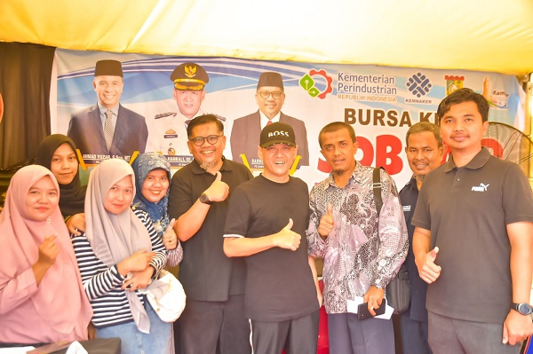 Pj Bupati Kampar Sambangi Stand Job Fair di Kampar Expo Tahun 2024