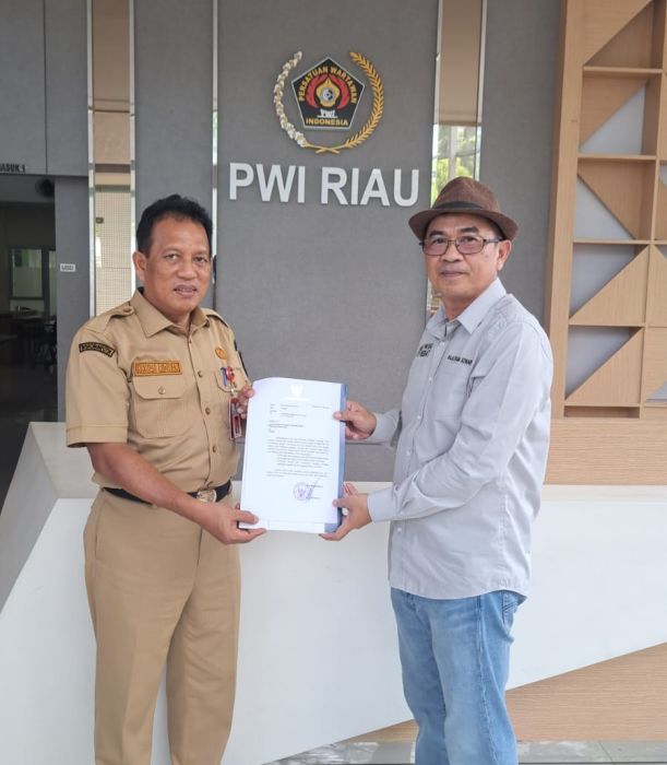 Pemprov Riau Berikan Surat Dukungan Penuh ke PWI Riau Jadi Tuan Rumah HPN 2025 