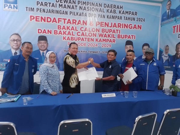 Nurzafri Tanjung Kembalikan Formulir Balon Bupati ke DPD PAN Kabupaten Kampar