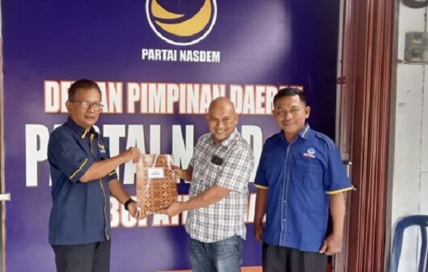 Siap Bertarung di Pilkada Agam, Bacalon Amril Jambak Langsung Daftar di Tiga Parpol