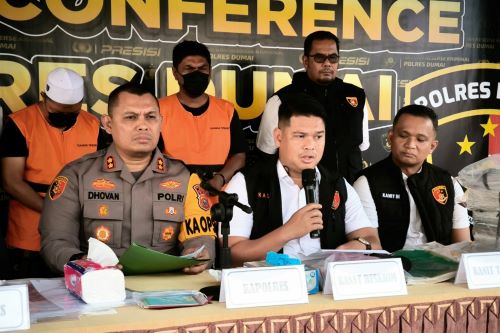 Potong Uang Bansos LSM 50 Persen, Mantan Anggota DPRD Dumai dan ASN Diamankan Polisi