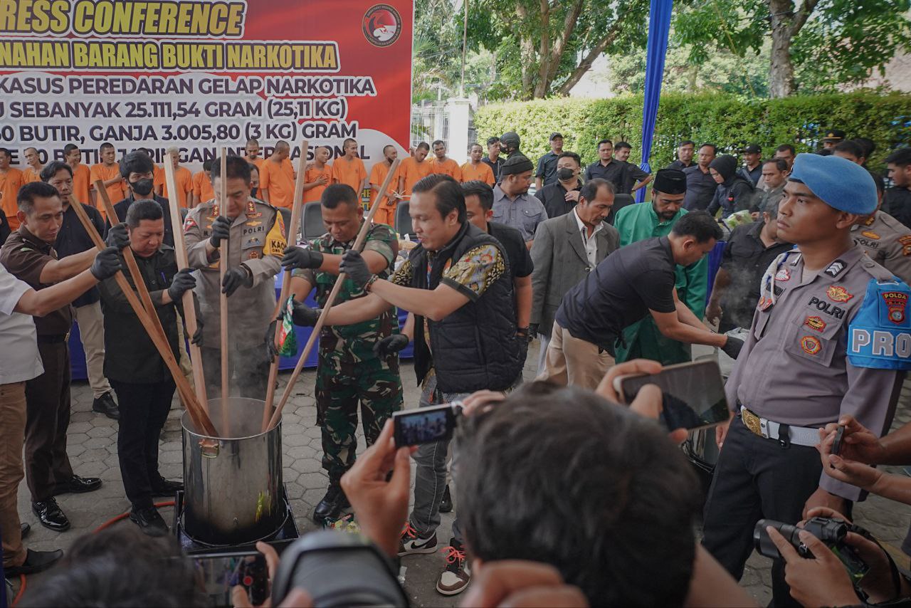 Polda Riau Musnahkan Empat Jenis Narkoba, 15 Tersangka dari Jaringan Internasional