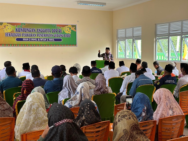 Syahrul Salurkan Dana Aspirasi Senilai Rp 46,5 Miliar