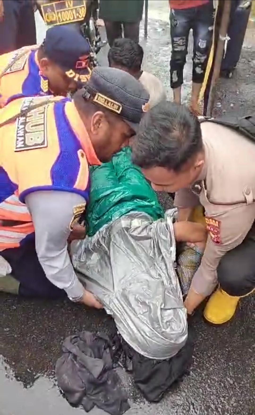Warga Pekanbaru Tewas saat Melintasi Banjir di Jalintim Km 83 Pelalawan
