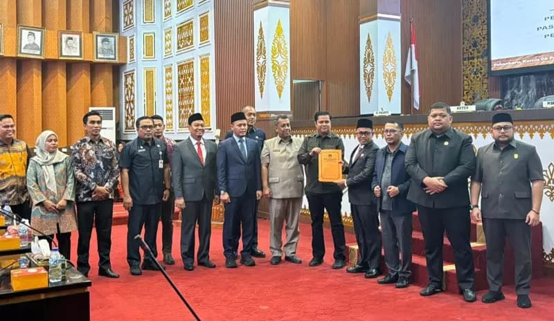 Pimpinan DPRD Pekanbaru Pimpin Sidang Paripurna Penetapan Walikota-Wakil Walikota Terpilih