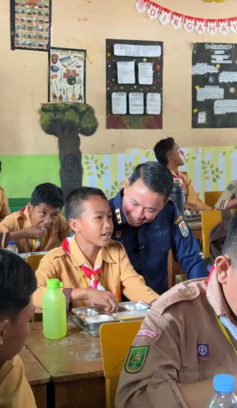 Wakil Bupati Launching Dapur SPPG Yayasan Harapan Bunda di SMPN 1 Pangkalan Kerinci