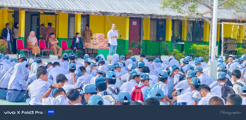 Goes To School, SMSI Inhil Bagikan 80.000 Susu dan Edukasi Cerdas Bermedia