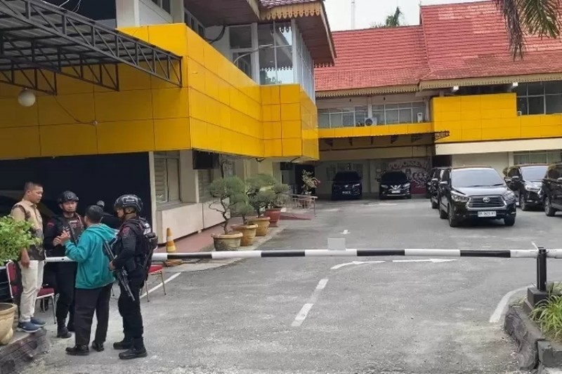 KPK Geledah Kantor Dinas Pendidikan Riau, Diduga Terkait Kasus Korupsi Gubernur Nonaktif Abdul Wahid