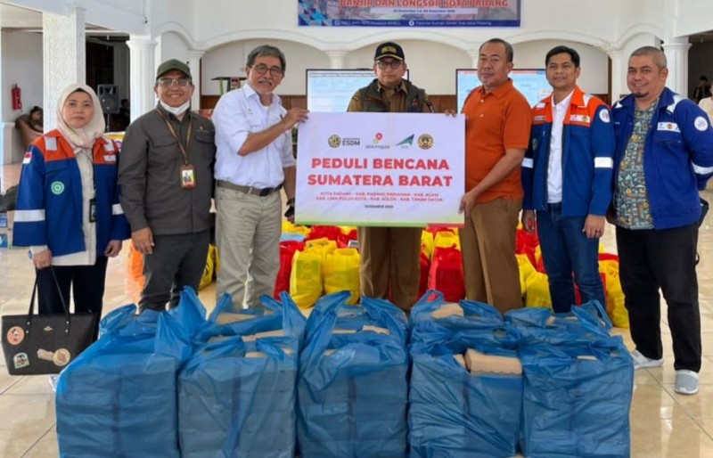 SKK Migas Sumbagut dan PT BSP Salurkan Ratusan Paket Bantuan untuk Korban Banjir di Sumbar