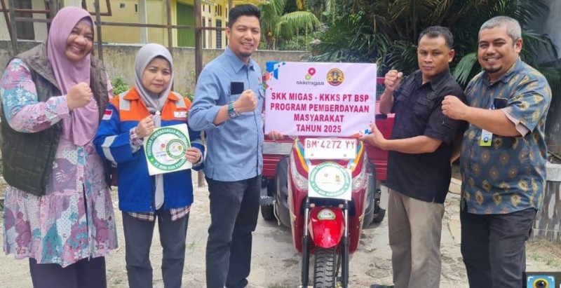 Tuntaskan Pengangkutan Sampah, PT BSP Bantu 1 Unit Motor Gerobak di Kampung Pebadaran