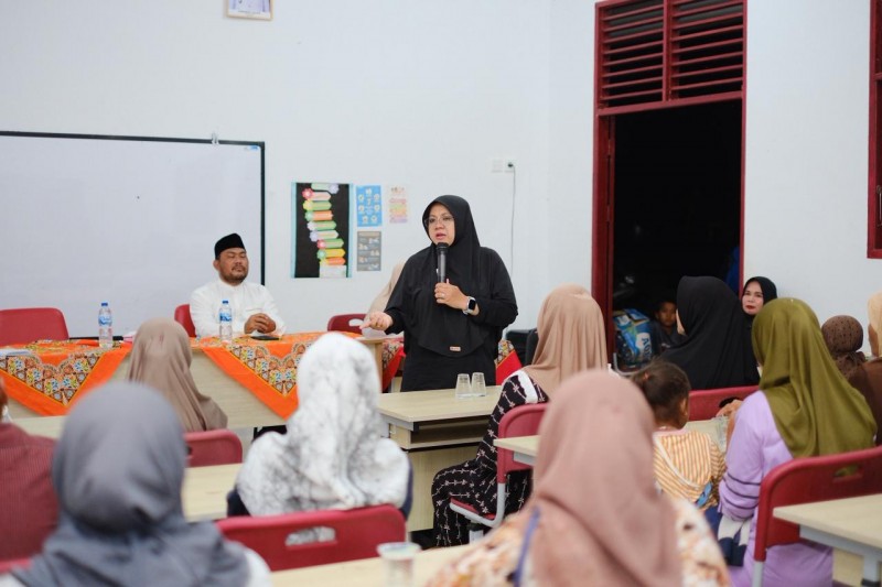 Bupati Afni Habiskan Akhir Tahun di Dusun Bedeng yang Belum Ada Listrik