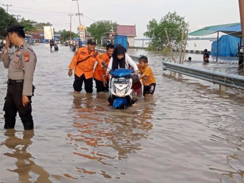 Kota Tembilhan Dilanda Banjir Rob, Permukaan Air Laut Naik