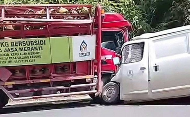 Tabrakan Frontal di Jalintim Pelalawan, Tiga Orang Terluka