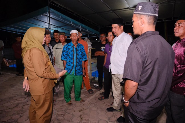 Lewati Jalan Rusak dan Berdebu, Bupati Siak Jemput Aspirasi Warga Pedalaman