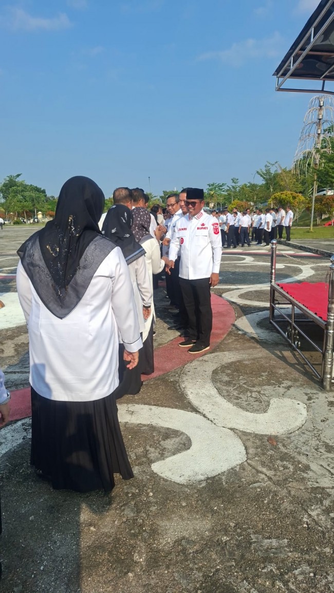 Bupati Pelalawan Pimpin Apel Perdana dan Halal Bihalal Bersama ASN